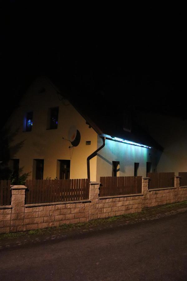 Villa Prazdninovy Dum Jirkov Zelezny Brod Exterior foto